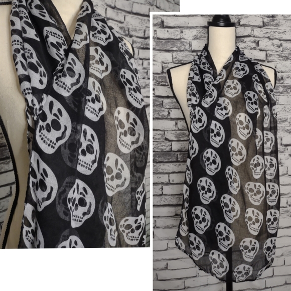 Black and white scarf - Picture 2 of 2